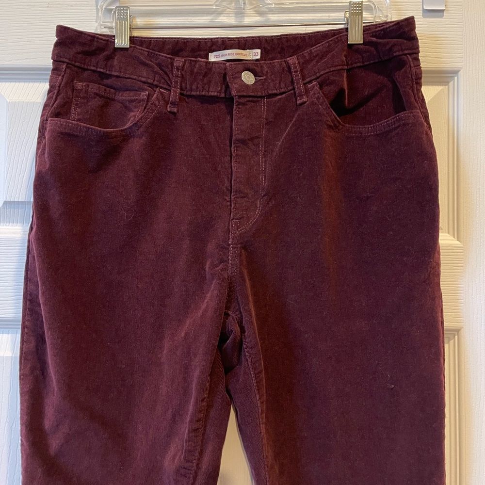 Levi’s 725 High Rise Bootcut Jean